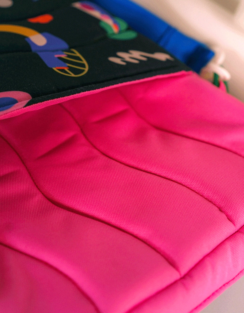 Pocket Laptop Bag - Sentani Scene