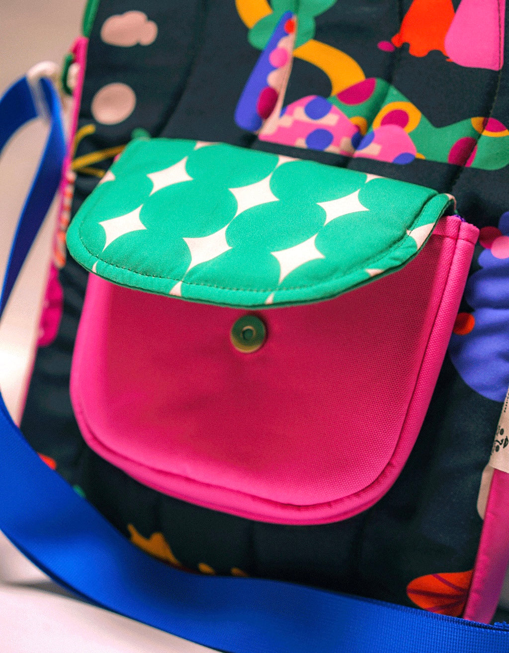 Pocket Laptop Bag - Sentani Scene