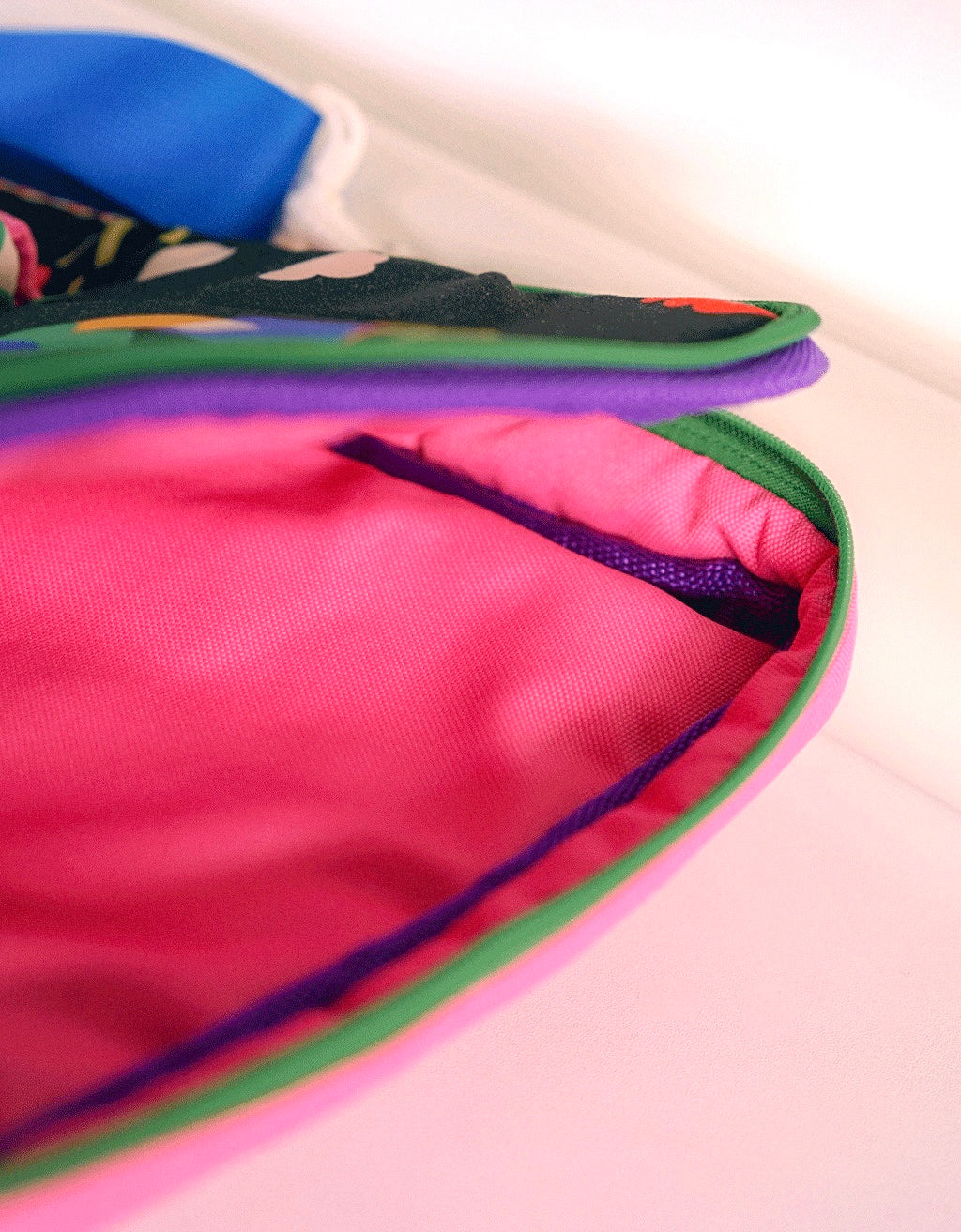 Pocket Laptop Bag - Sentani Scene