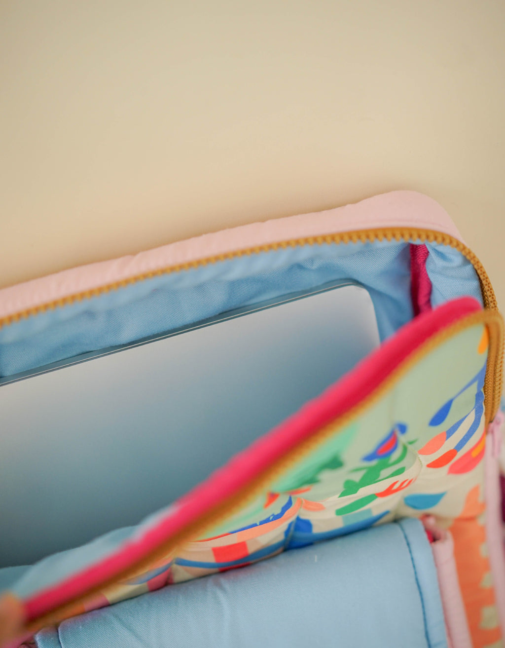 Pocket laptop bag Refresehed