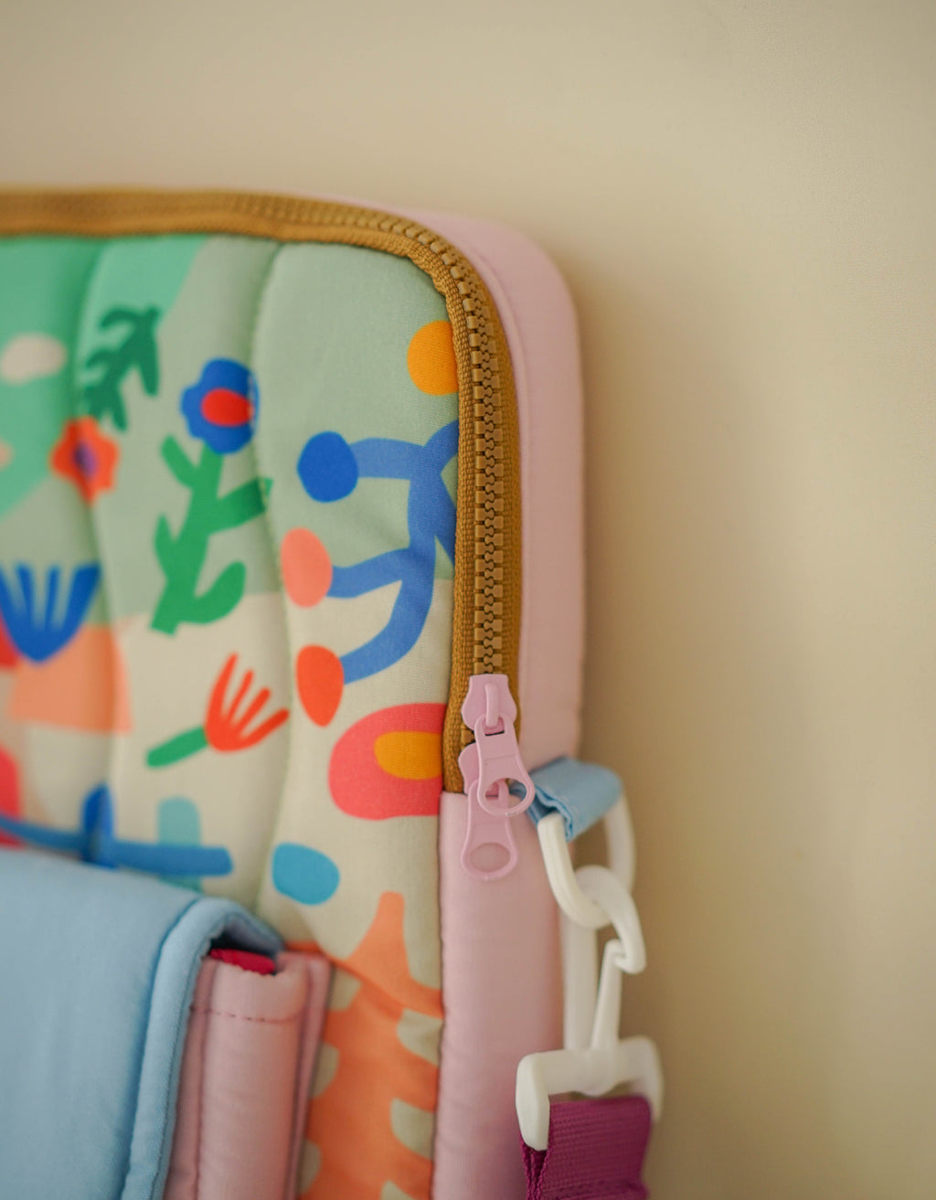 Pocket laptop bag Refresehed