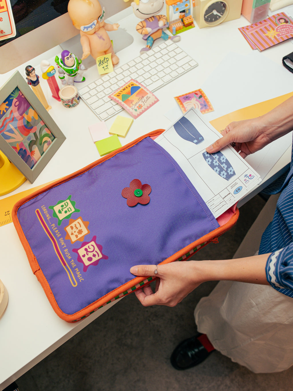 Airmail Laptop Sleeve - Loading