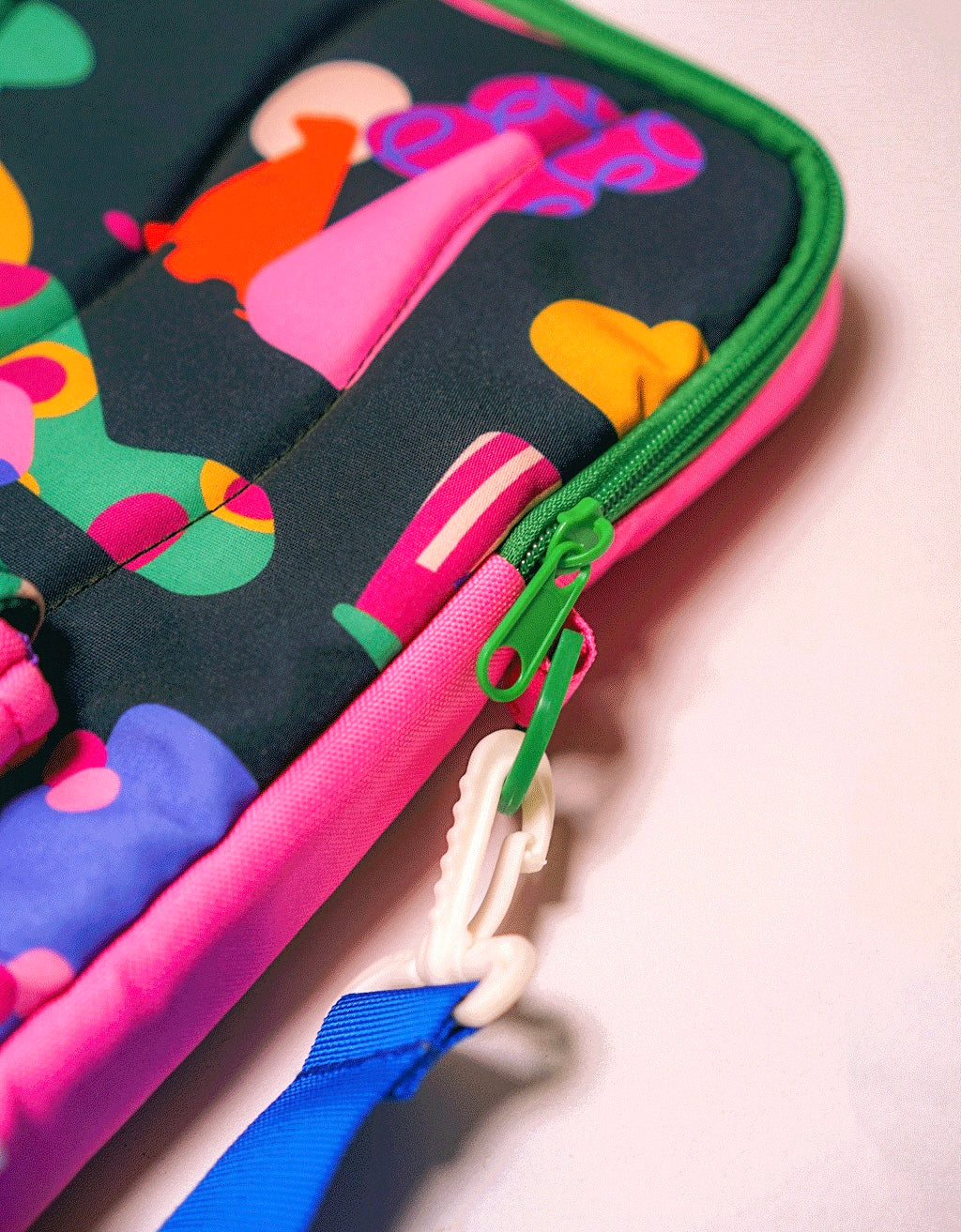 Pocket Laptop Bag - Sentani Scene