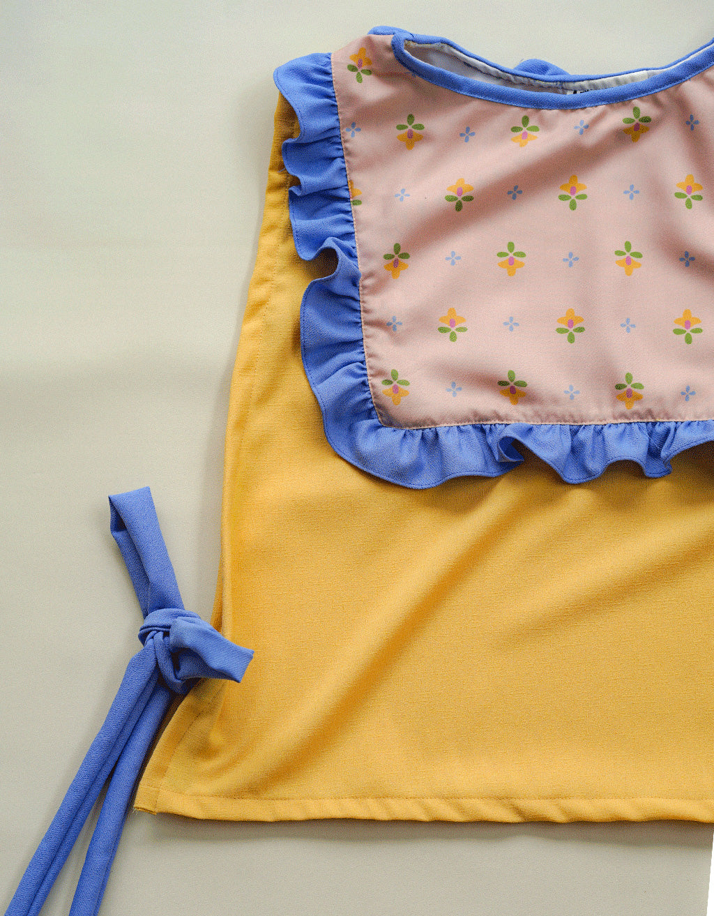 Teeny Apron - Wallpaper Kuning