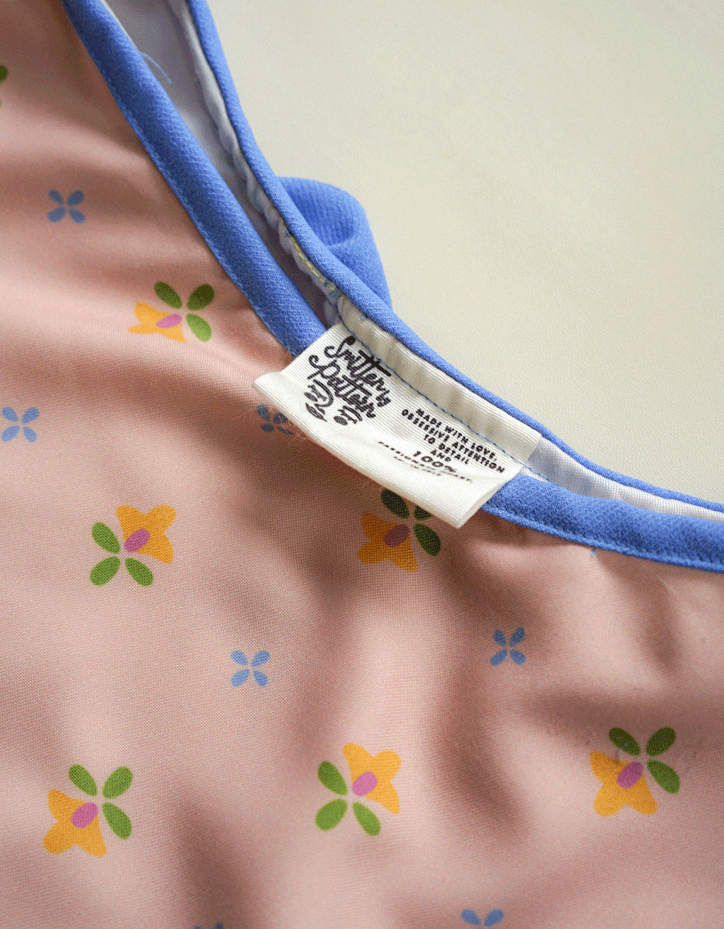 Teeny Apron - Wallpaper Kuning